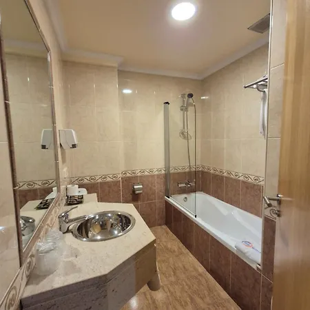 Hhb Confort Hotel Pontevedra